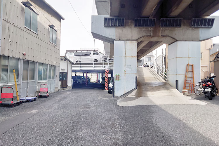 大型無料駐車場を完備